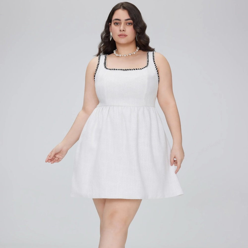 Cider TWEED U-NECKLINE SOLID MINI
DRESS CURVE